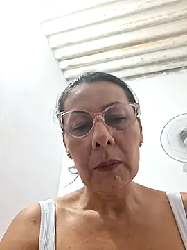 Mia-funny20 online show from October 14, 2025, 9:04 pm