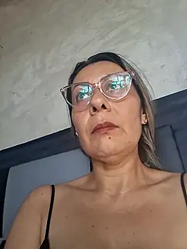 Snapshot of Mia-funny20 chatting on April 4, 2026, 8:37 pm Mia-funny20 online show from April 4, 2026, 8:37 pm