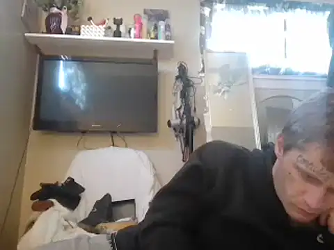 SpAzZ1234 online show from March 9, 2025, 8:42 pm