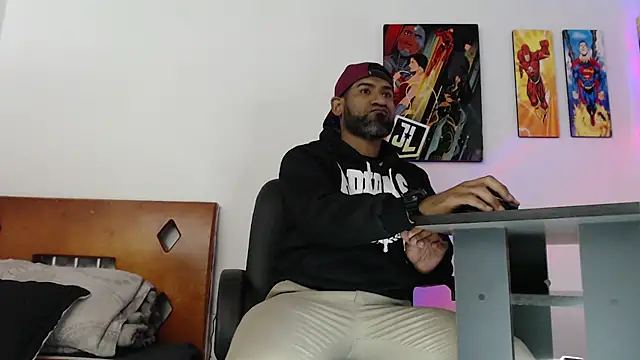 Snapshot of Enriblack92 chatting on December 30, 2024, 12:32 am Enriblack92 online show from December 30, 2024, 12:32 am