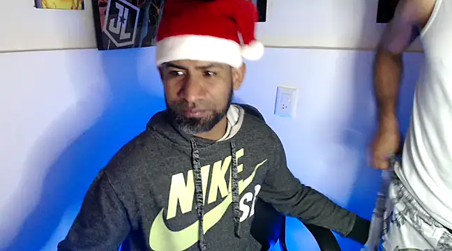 Snapshot of Enriblack92 chatting on December 7, 2024, 2:25 am Enriblack92 online show from December 7, 2024, 2:25 am