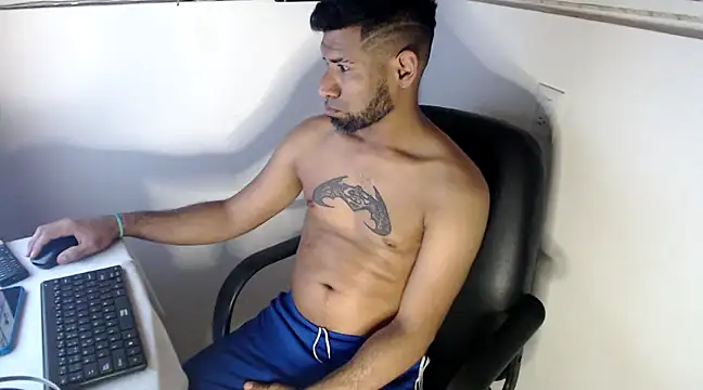 Snapshot of Enriblack92 chatting on December 4, 2024, 5:21 am Enriblack92 online show from December 4, 2024, 5:21 am