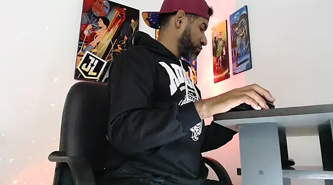 Snapshot of Enriblack92 chatting on December 30, 2024, 4:09 am Enriblack92 online show from December 30, 2024, 4:09 am