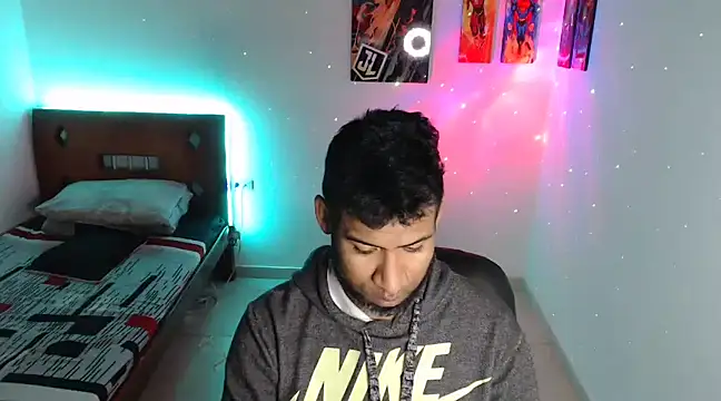 Snapshot of Enriblack92 chatting on December 28, 2024, 2:22 am Enriblack92 online show from December 28, 2024, 2:22 am