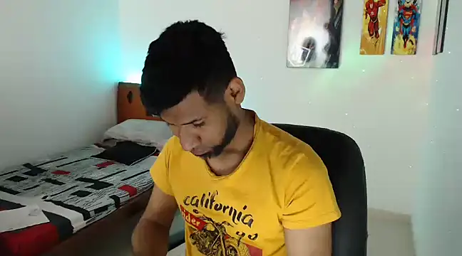 Snapshot of Enriblack92 chatting on December 24, 2024, 2:33 pm Enriblack92 online show from December 24, 2024, 2:33 pm