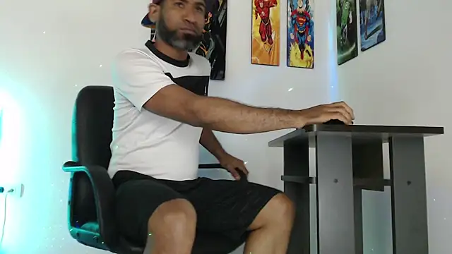 Snapshot of Enriblack92 chatting on December 29, 2024, 4:05 am Enriblack92 online show from December 29, 2024, 4:05 am