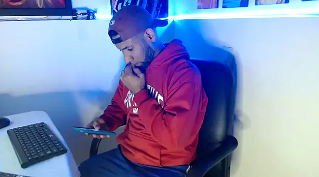 Snapshot of Enriblack92 chatting on December 2, 2024, 8:17 pm Enriblack92 online show from December 2, 2024, 8:17 pm