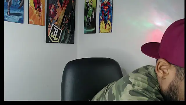 Snapshot of Enriblack92 chatting on February 16, 2025, 3:15 am Enriblack92 online show from February 16, 2025, 3:15 am