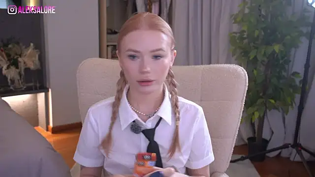 LexieLoree online show from May 25, 2026, 3:06 am