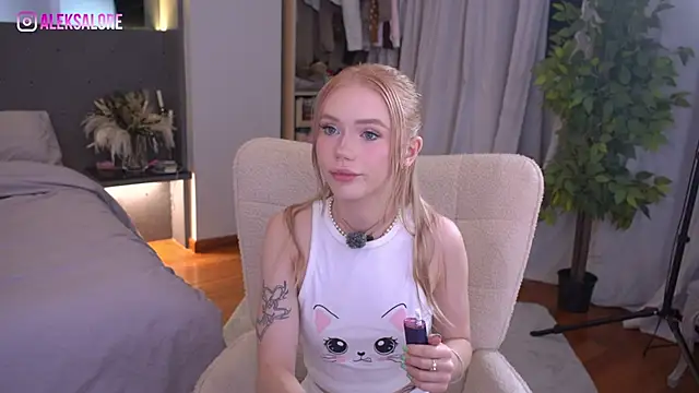 LexieLoree online show from May 30, 2026, 3:02 am