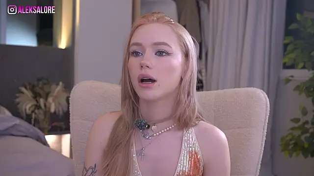 LexieLoree online show from May 27, 2026, 3:03 am