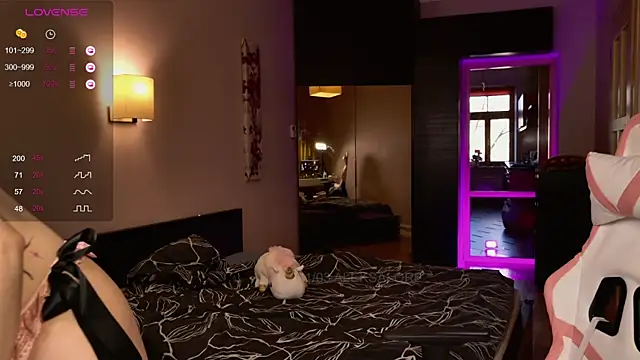 LexieLoree online show from March 21, 2025, 7:11 am