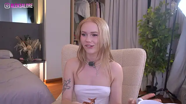 LexieLoree online show from May 22, 2026, 3:15 am