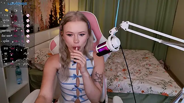 LexieLoree online show from September 20, 2025, 3:33 am