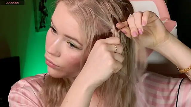 LexieLoree online show from March 6, 2025, 4:19 am