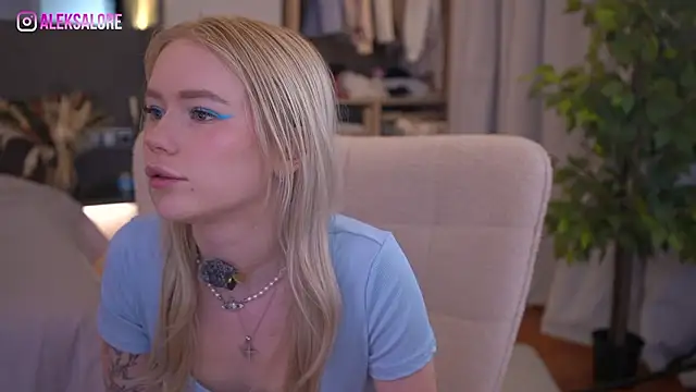 LexieLoree online show from March 25, 2026, 3:06 am