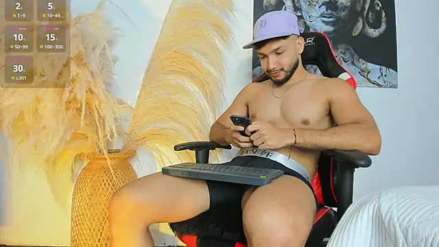 sanjuan01 online show from September 26, 2025, 8:16 pm