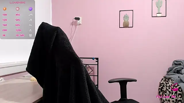 Snapshot of Nova_mea chatting on May 6, 2026, 5:39 pm Nova mea online show from May 6, 2026, 5:39 pm