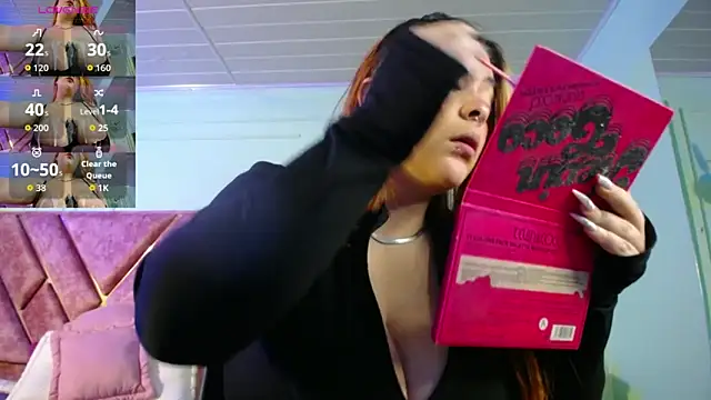 Snapshot of Layna_cold chatting on October 1, 2025, 12:53 pm Layna cold online show from October 1, 2025, 12:53 pm