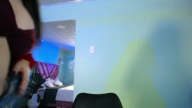 Snapshot of Layna_cold chatting on October 27, 2025, 12:50 pm Layna cold online show from October 27, 2025, 12:50 pm