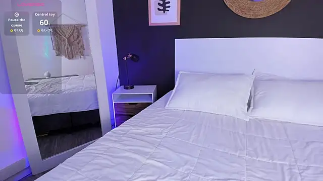 Snapshot of VioletPaket chatting on March 29, 2026, 1:13 pm VioletPaket online show from March 29, 2026, 1:13 pm