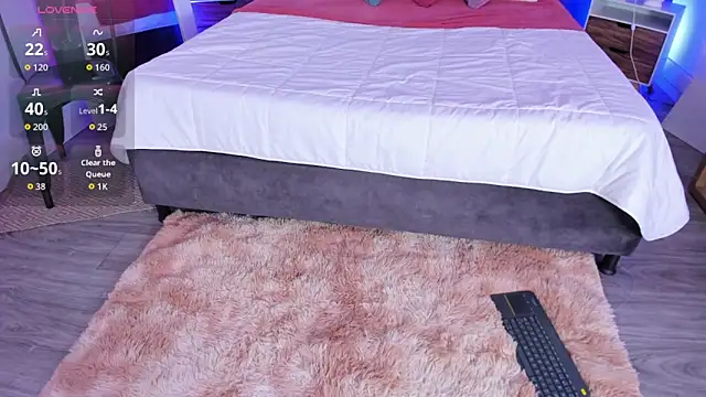 Snapshot of VioletPaket chatting on April 11, 2026, 12:42 pm VioletPaket online show from April 11, 2026, 12:42 pm