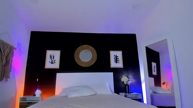 VioletPaket online show from October 21, 2025, 12:15 pm