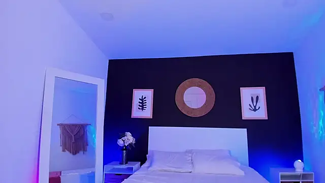 Snapshot of VioletPaket chatting on March 18, 2026, 3:13 pm VioletPaket online show from March 18, 2026, 3:13 pm