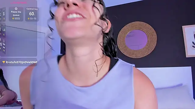 Snapshot of VioletPaket chatting on April 14, 2026, 12:10 pm VioletPaket online show from April 14, 2026, 12:10 pm