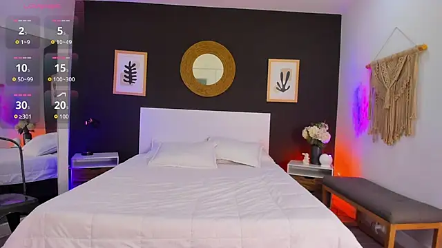 Snapshot of VioletPaket chatting on March 28, 2026, 12:39 pm VioletPaket online show from March 28, 2026, 12:39 pm