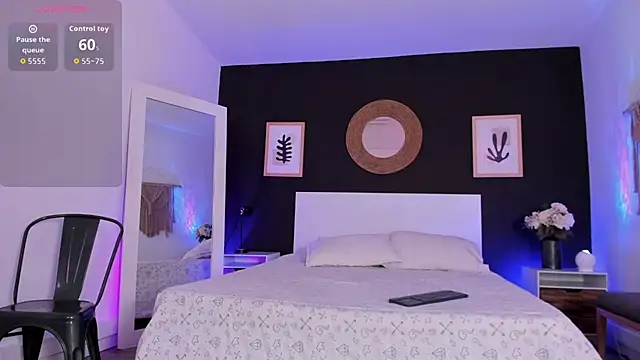 Snapshot of VioletPaket chatting on March 15, 2026, 12:56 pm VioletPaket online show from March 15, 2026, 12:56 pm