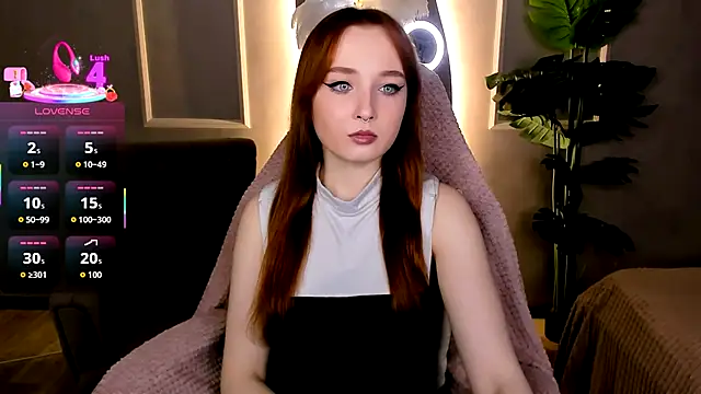 Emma Chery online show from October 14, 2025, 5:41 am