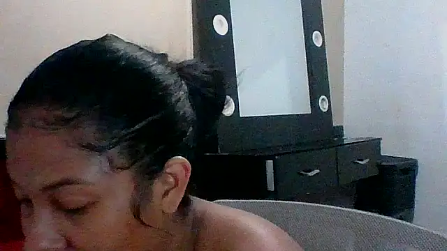 Snapshot of Kitra_New chatting on February 17, 2026, 7:33 pm Kitra New online show from February 17, 2026, 7:33 pm