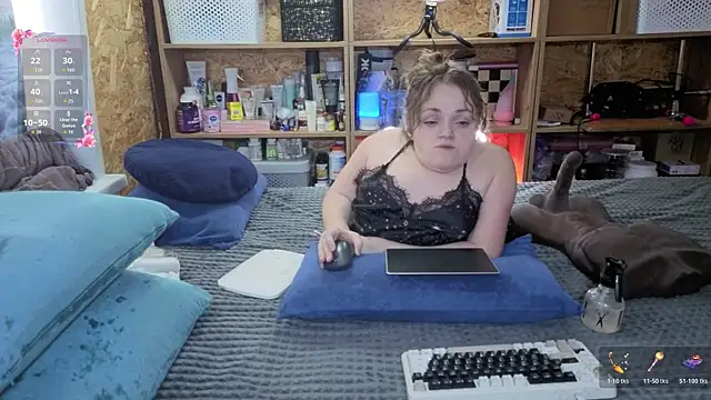 Snapshot of MiniNatalie chatting on February 24, 2026, 9:43 am MiniNatalie online show from February 24, 2026, 9:43 am