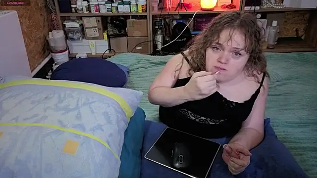 MiniNatalie online show from November 22, 2025, 8:57 am