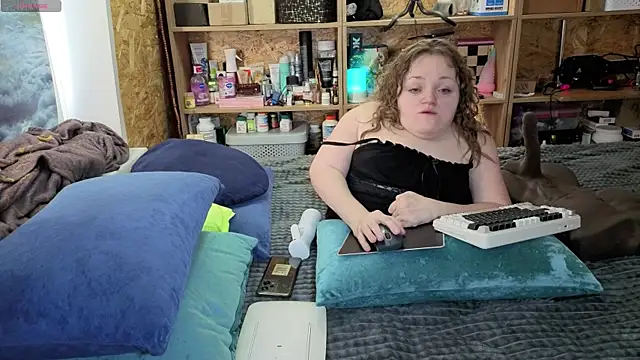 Snapshot of MiniNatalie chatting on February 1, 2026, 6:11 am MiniNatalie online show from February 1, 2026, 6:11 am