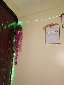 Lucyy1 online show from April 4, 2026, 10:05 pm