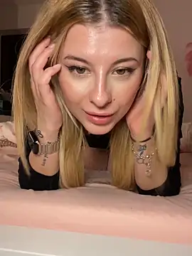 Snapshot of Mia-Minou chatting on March 3, 2025, 4:54 am Mia-Minou online show from March 3, 2025, 4:54 am