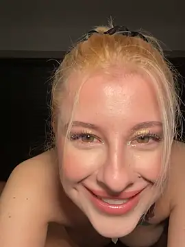 Snapshot of Mia-Minou chatting on March 7, 2025, 9:27 pm Mia-Minou online show from March 7, 2025, 9:27 pm