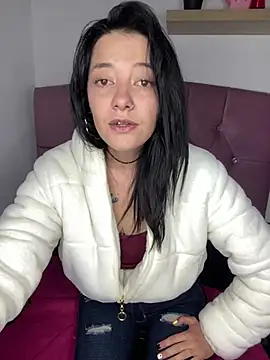 Snapshot of Isabella_21x chatting on February 25, 2025, 12:38 pm Isabella 21x online show from February 25, 2025, 12:38 pm