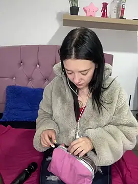 Snapshot of Isabella_21x chatting on March 7, 2025, 12:56 pm Isabella 21x online show from March 7, 2025, 12:56 pm