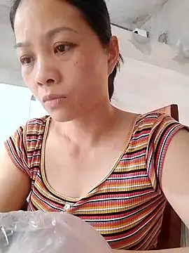 Snapshot of Aninyin22 chatting on March 31, 2026, 7:32 am Aninyin22 online show from March 31, 2026, 7:32 am