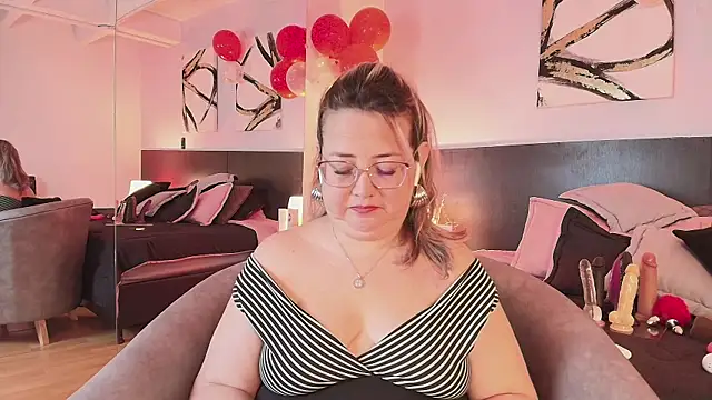 Snapshot of MartinaCaycedo chatting on February 15, 2025, 12:54 pm MartinaCaycedo online show from February 15, 2025, 12:54 pm