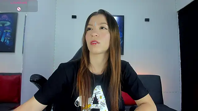 roxanne jones1 online show from March 18, 2026, 7:48 pm