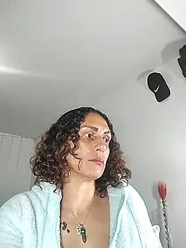 Snapshot of Corina_hot chatting on March 21, 2025, 8:08 pm Corina hot online show from March 21, 2025, 8:08 pm