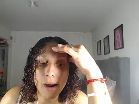 Snapshot of Corina_hot chatting on February 7, 2025, 8:53 pm Corina hot online show from February 7, 2025, 8:53 pm