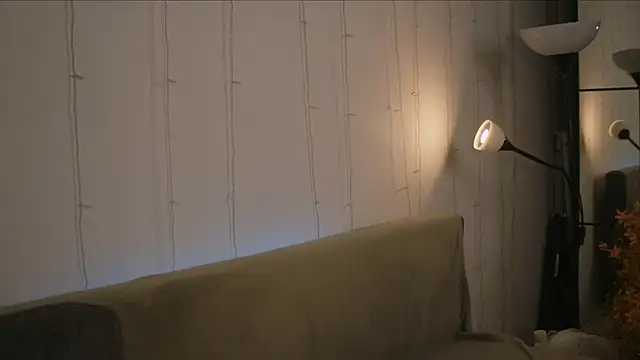 Freckle Diyana online show from September 9, 2025, 4:27 pm