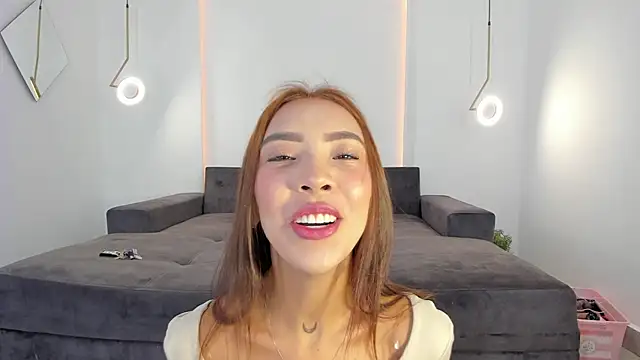 Snapshot of tinymoon- chatting on February 12, 2025, 11:07 am tinymoon- online show from February 12, 2025, 11:07 am