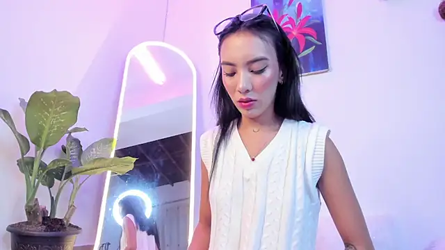 Snapshot of tinymoon- chatting on February 27, 2025, 12:14 am tinymoon- online show from February 27, 2025, 12:14 am