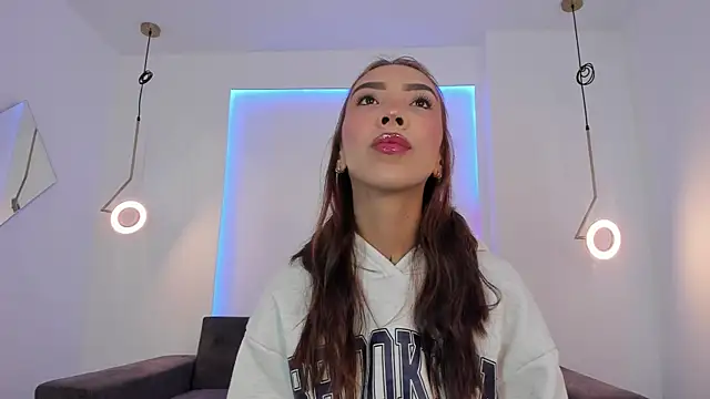 Snapshot of tinymoon- chatting on February 11, 2025, 10:47 am tinymoon- online show from February 11, 2025, 10:47 am